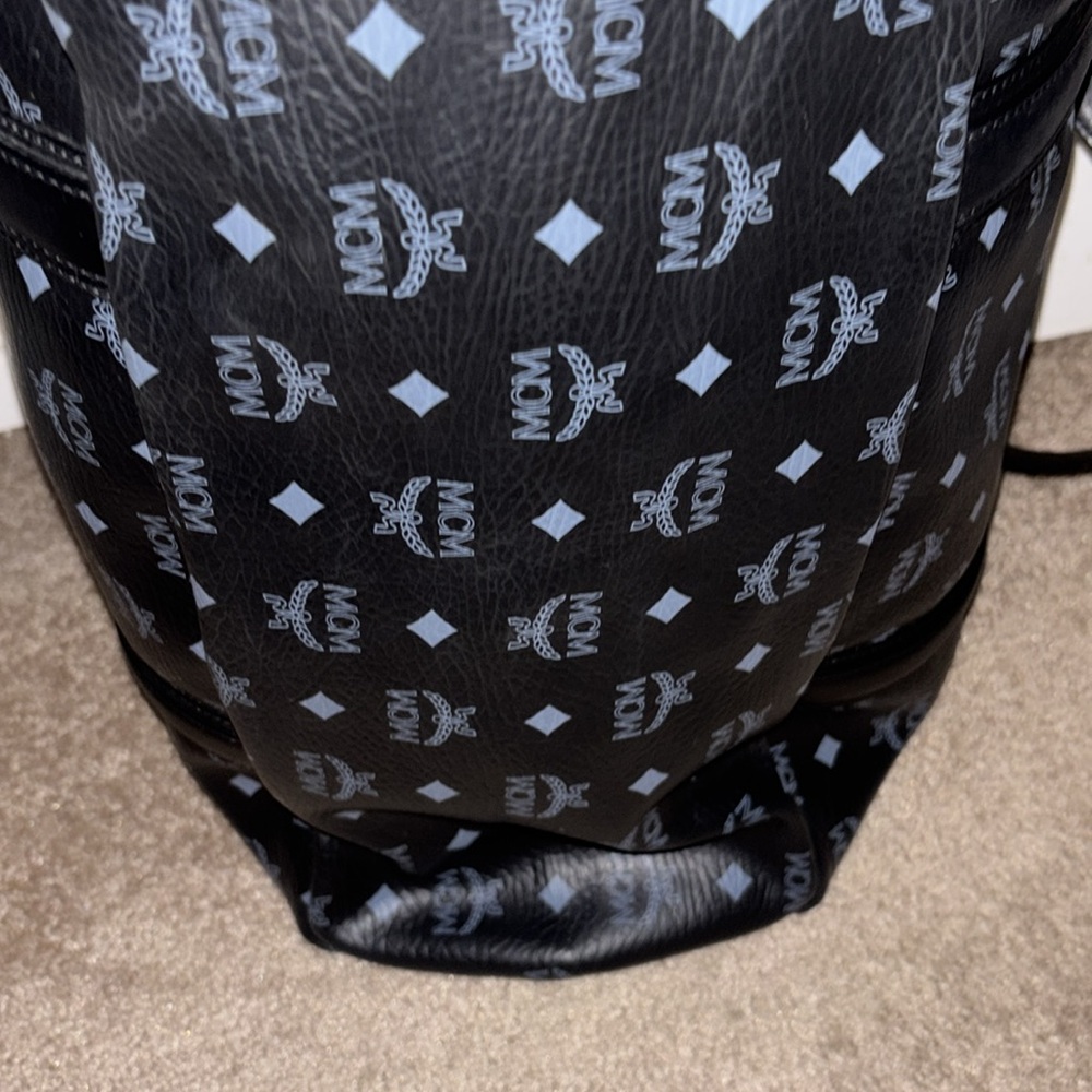 Authentic (Pre-Loved) MCM X-Large Tote Bag - Picture 5 of 12